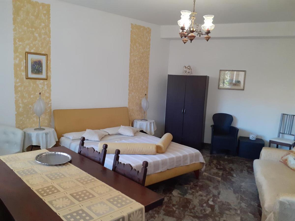 Saglia Apartments Малчезине Екстериор снимка